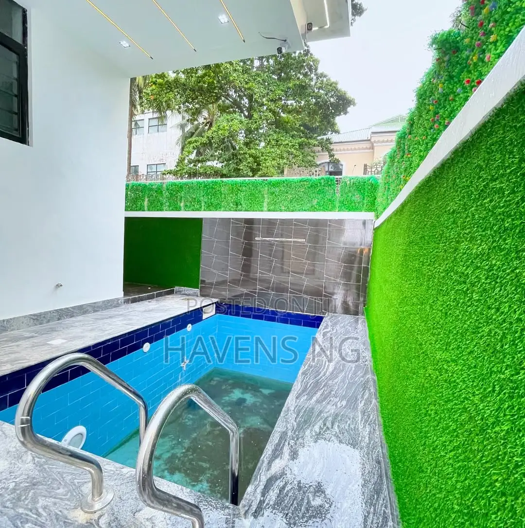 5bdrm Duplex in Chevron for sale in Chevron