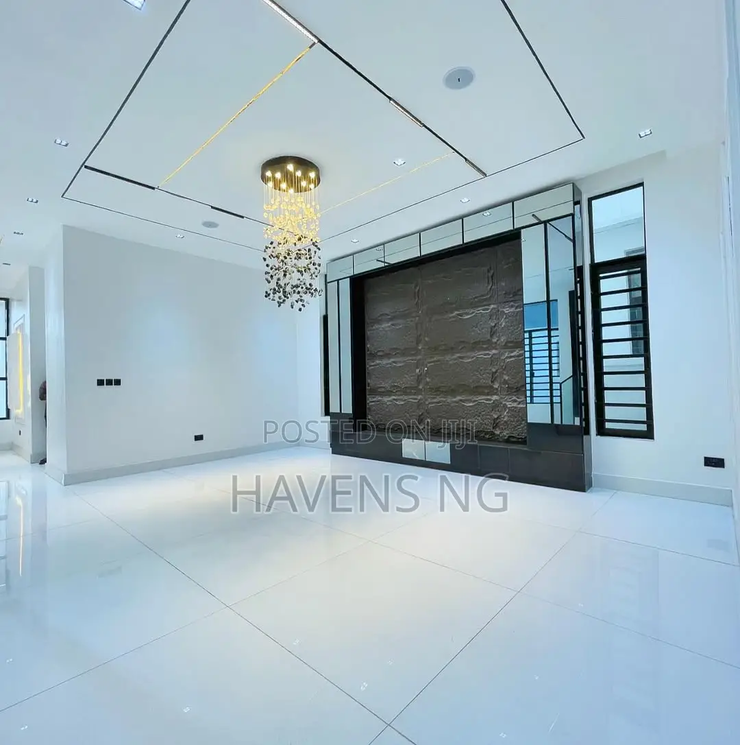 5bdrm Duplex in Chevron for sale in Chevron