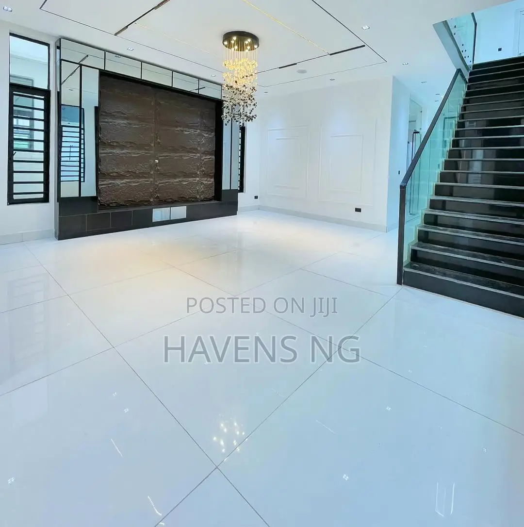 5bdrm Duplex in Chevron for sale in Chevron