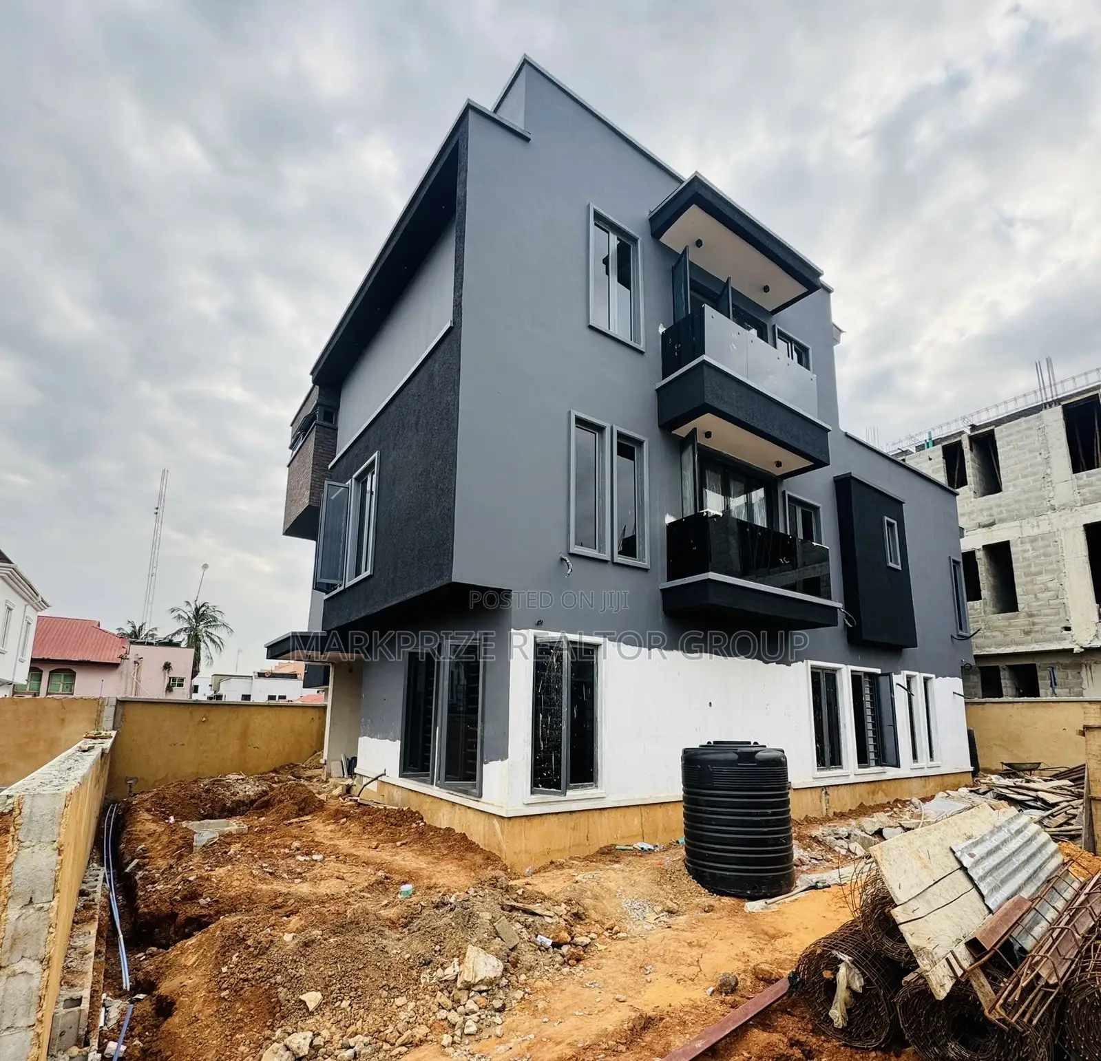 5bdrm Duplex in Ikeja Gra Lagos for sale in Ikeja GRA
