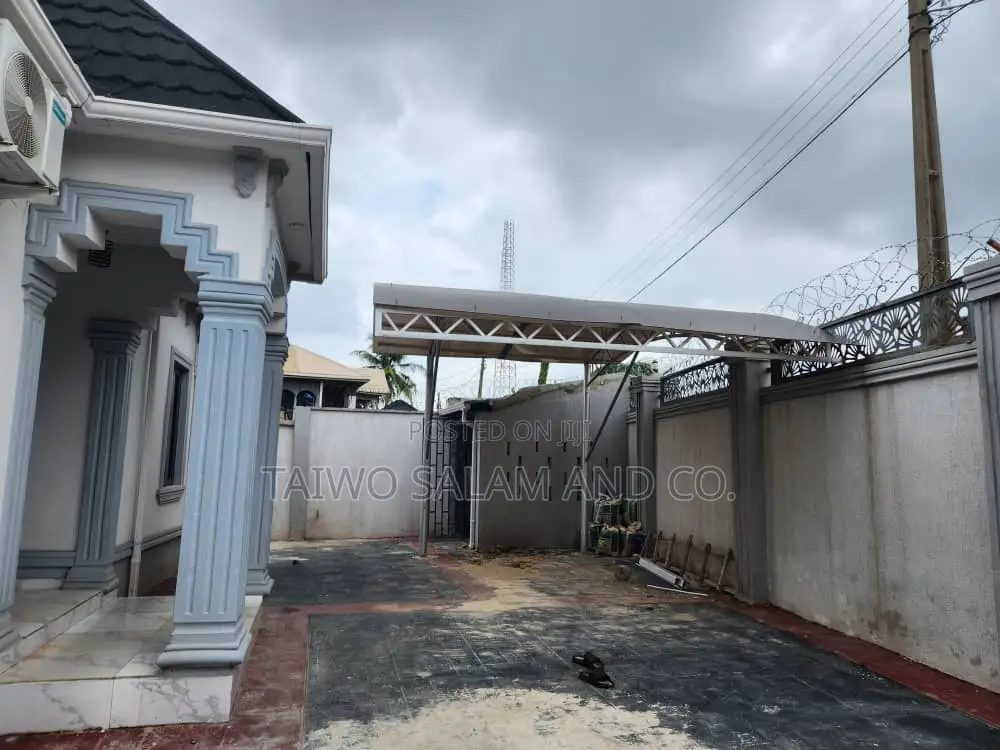 4bdrm Bungalow in CHallenge / Ibadan for sale in CHallenge / Ibadan