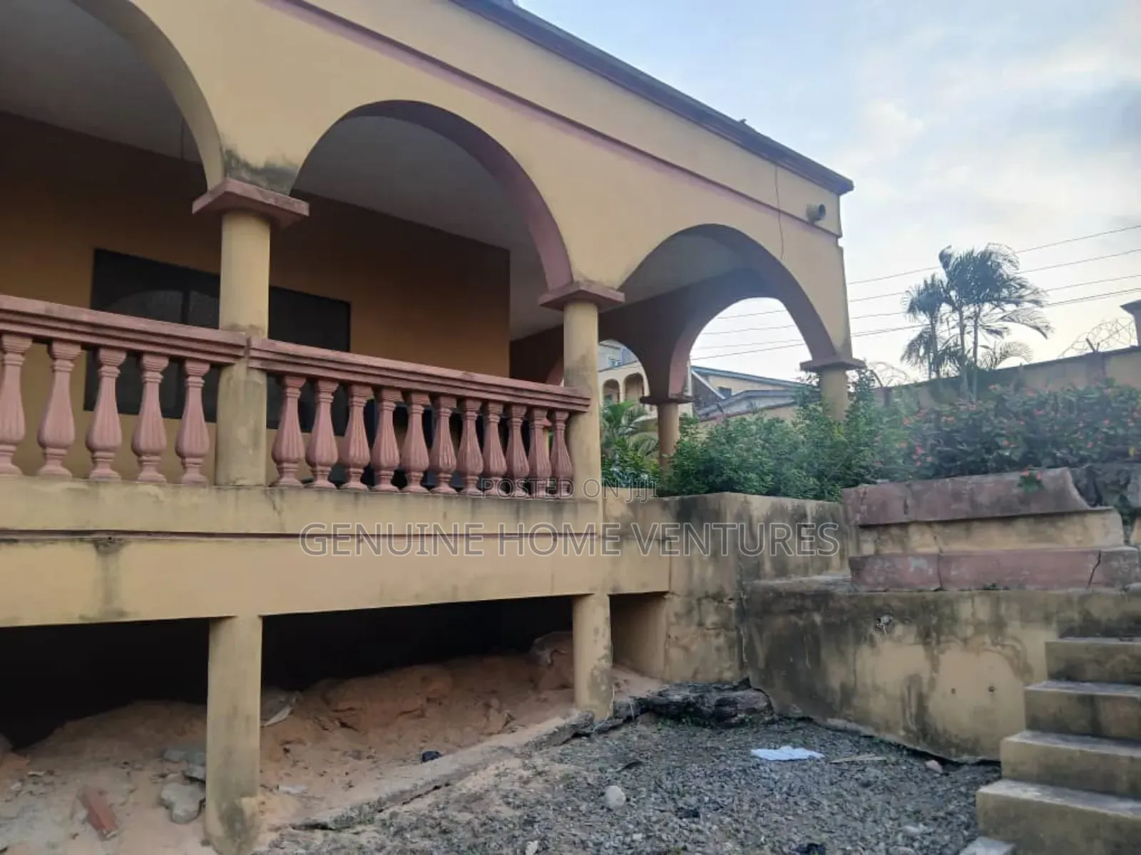 5bdrm Duplex in Jumofak for sale in Jumofak