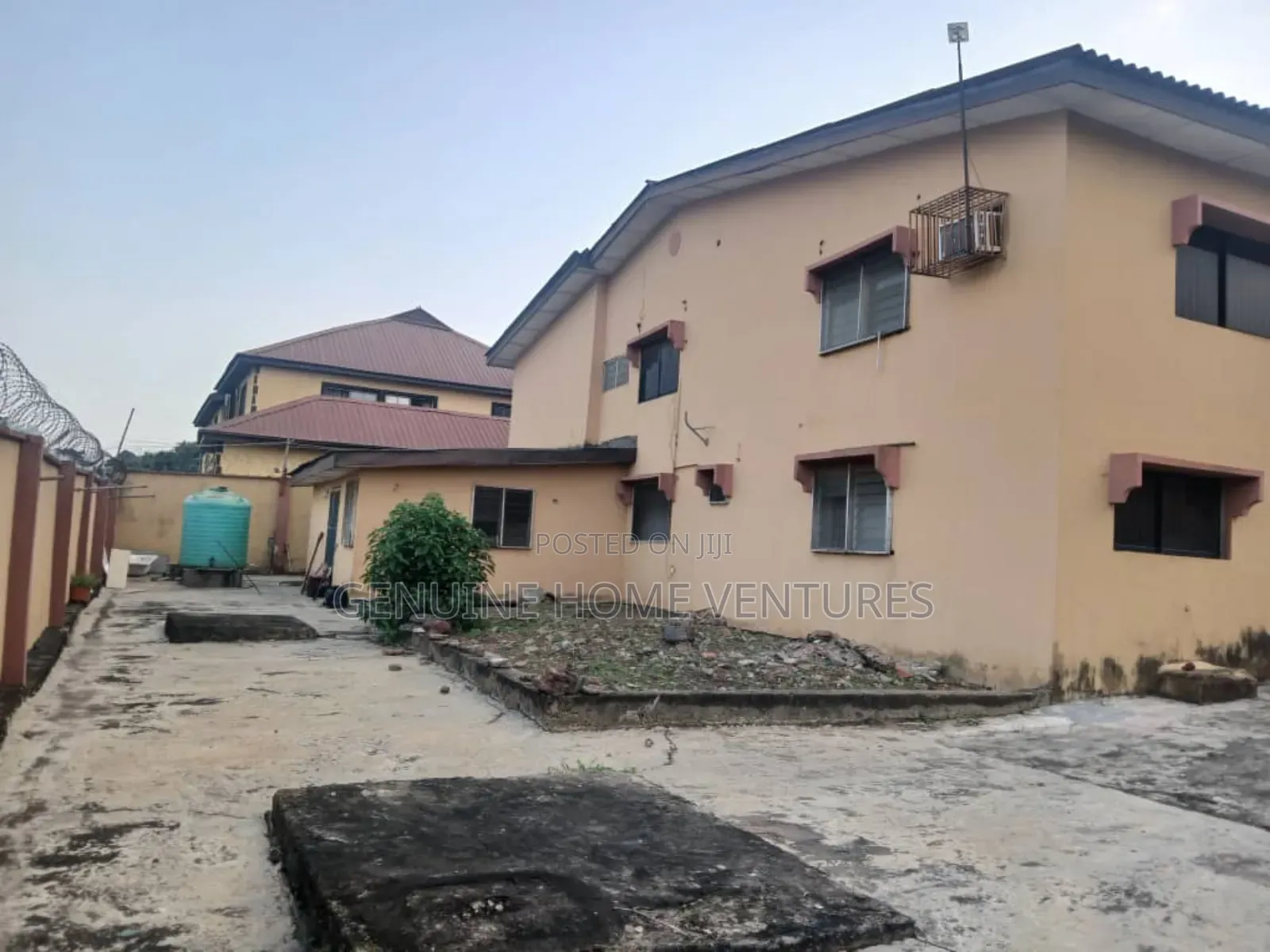 5bdrm Duplex in Jumofak for sale in Jumofak