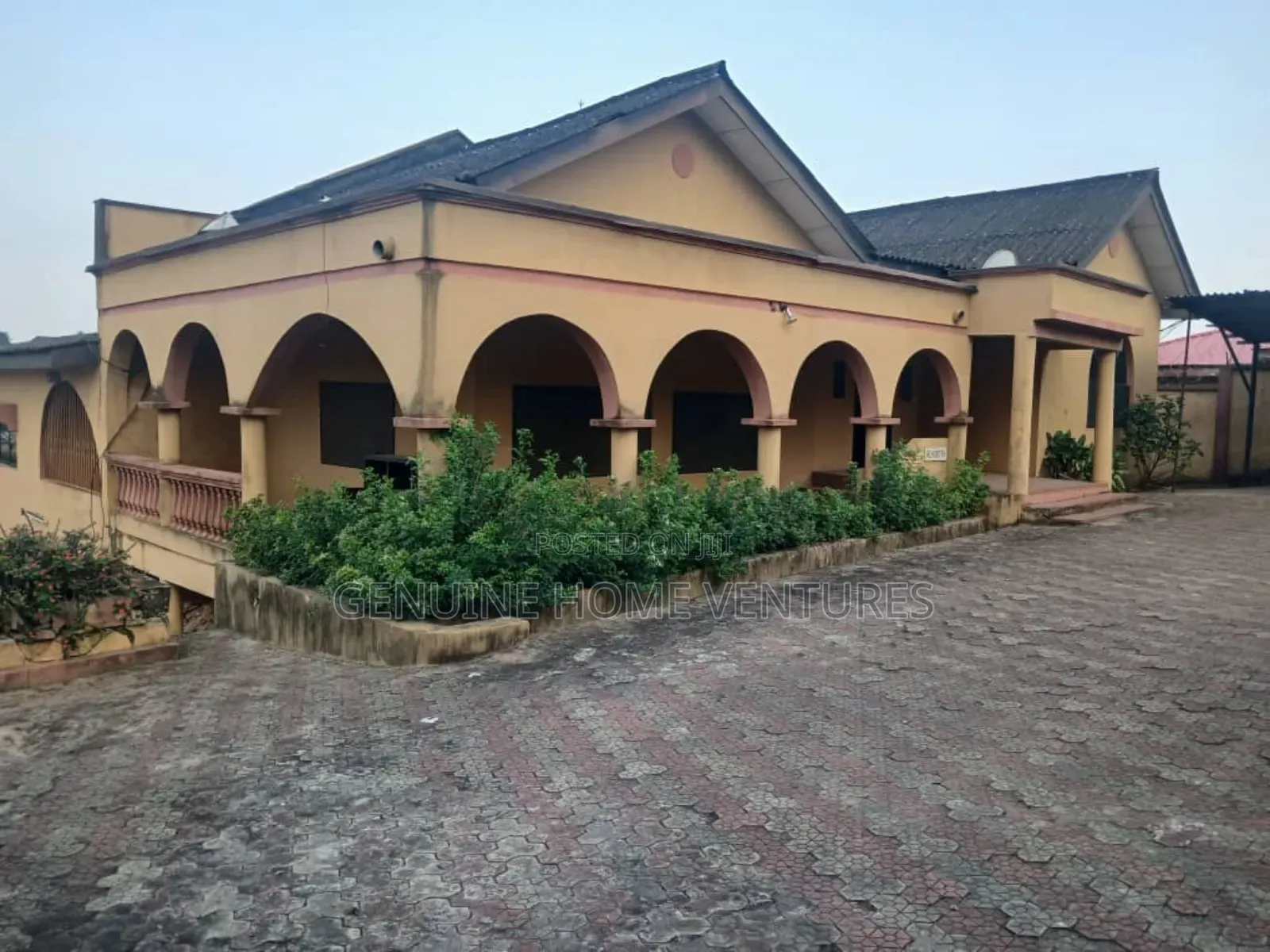 5bdrm Duplex in Jumofak for sale in Jumofak