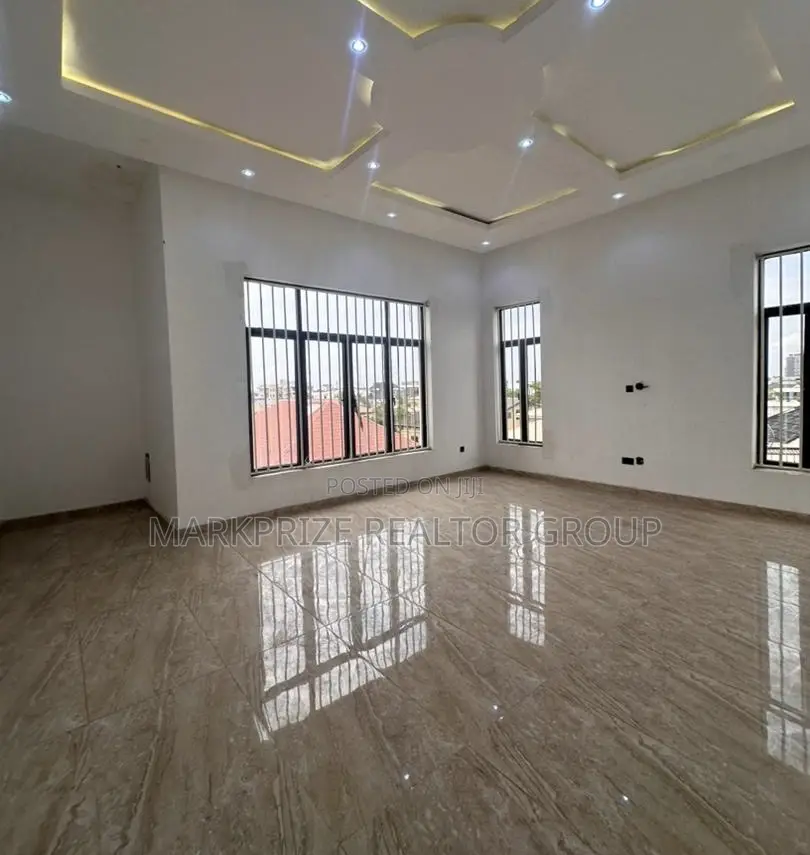 7bdrm Duplex in Lekki Phase 1 Lagos for sale in Lekki Phase 1