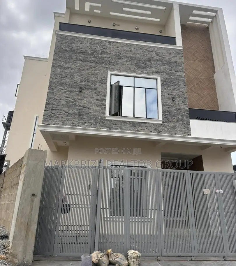 7bdrm Duplex in Lekki Phase 1 Lagos for sale in Lekki Phase 1