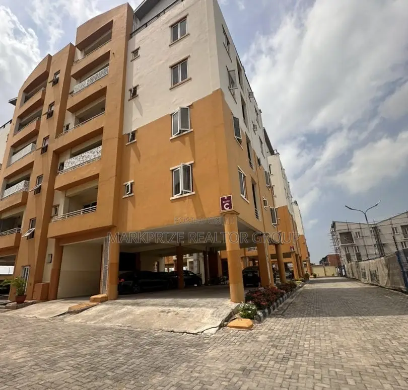 3bdrm Apartment in Yaba Lagos for sale in Yaba