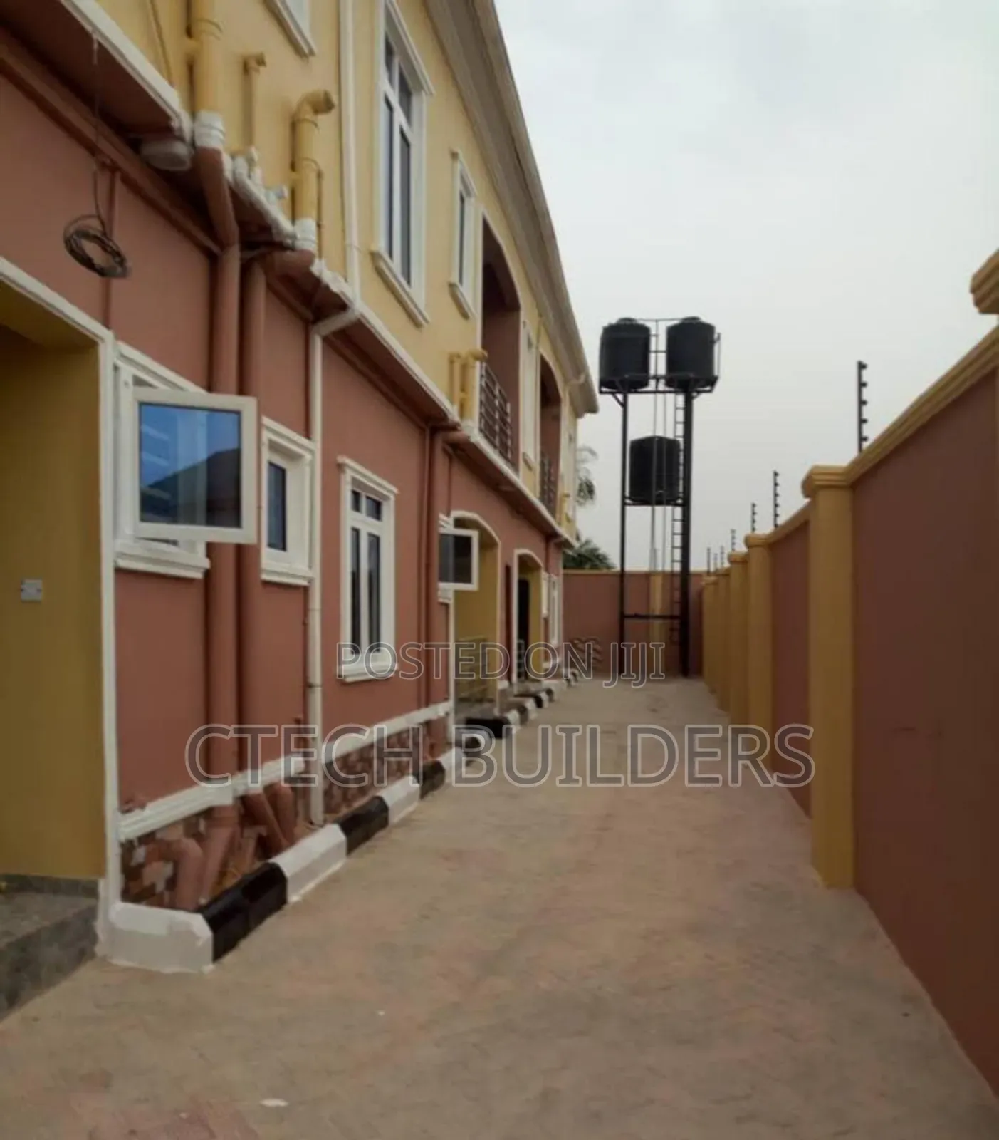 9bdrm Block of Flats in Benin City for sale in Benin City