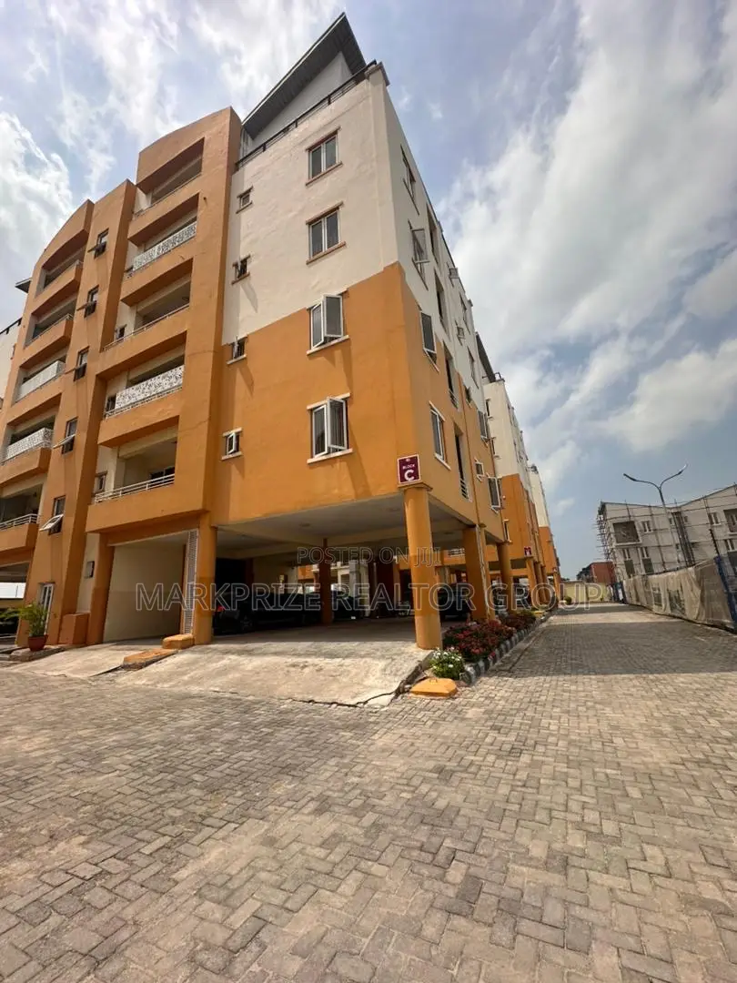 3bdrm Maisonette in Yaba Lagos for sale in Yaba