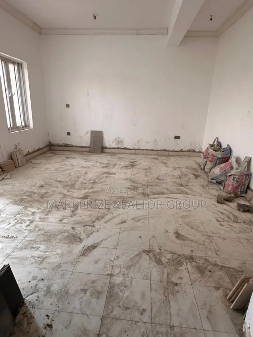3bdrm Maisonette in Yaba Lagos for sale in Yaba