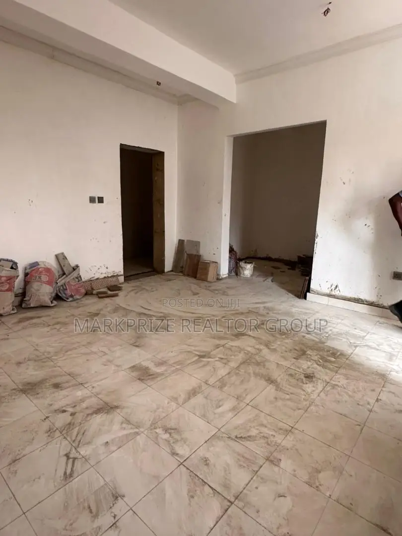 3bdrm Maisonette in Yaba Lagos for sale in Yaba