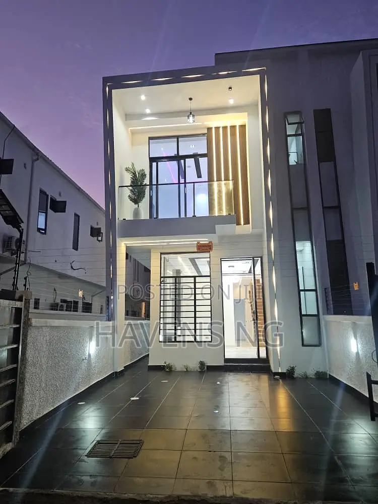 4bdrm Duplex in Ikota for sale in Ikota