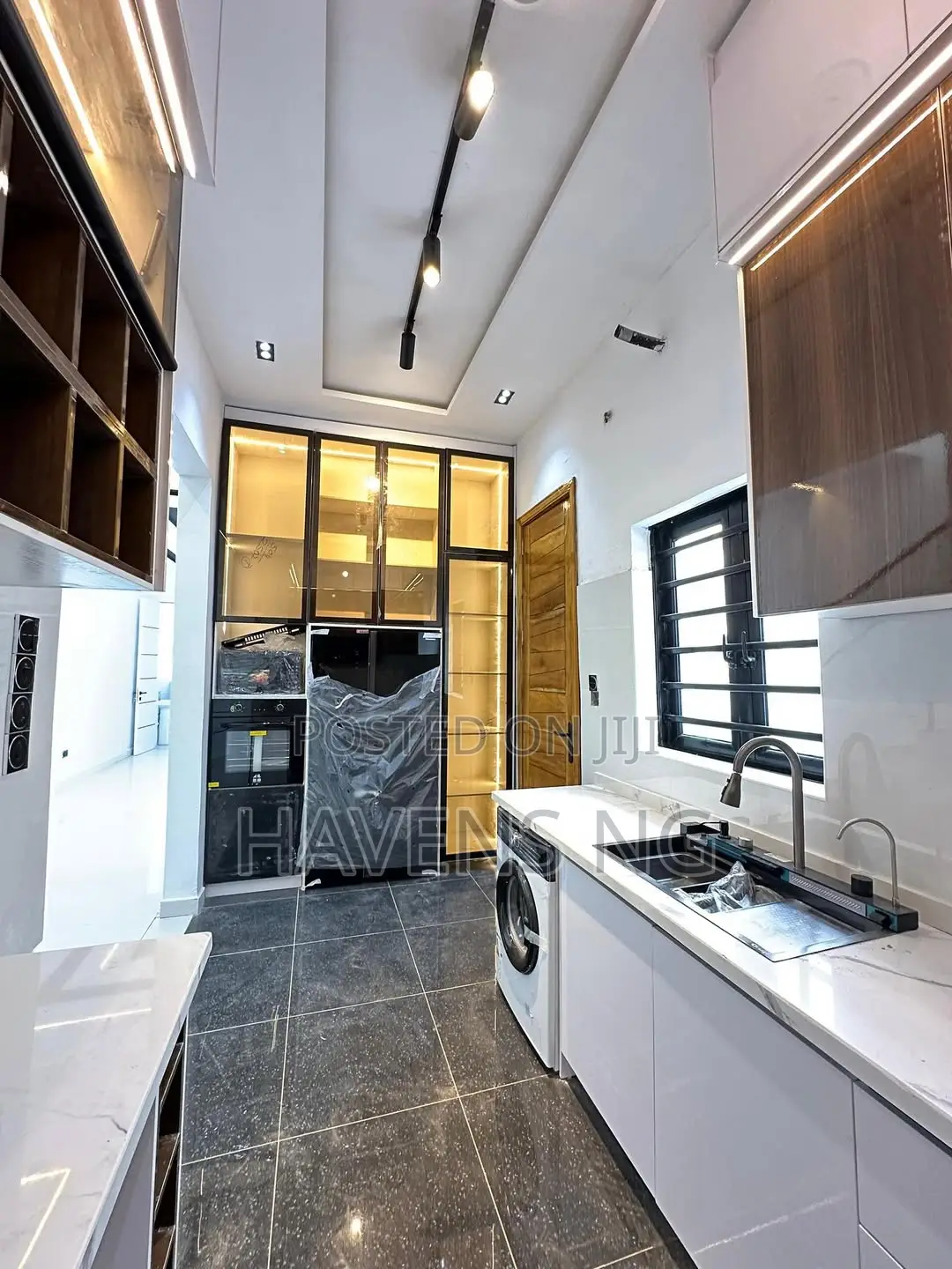 4bdrm Duplex in Ikota for sale in Ikota
