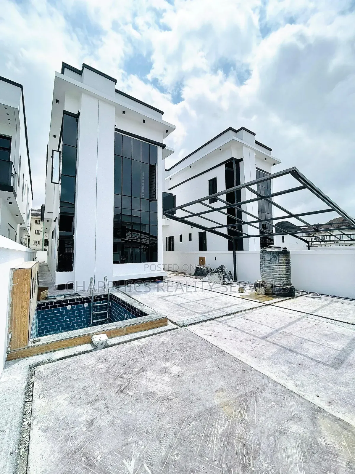5bdrm Duplex in Lekki Phase 2 for sale in Lekki Phase 2