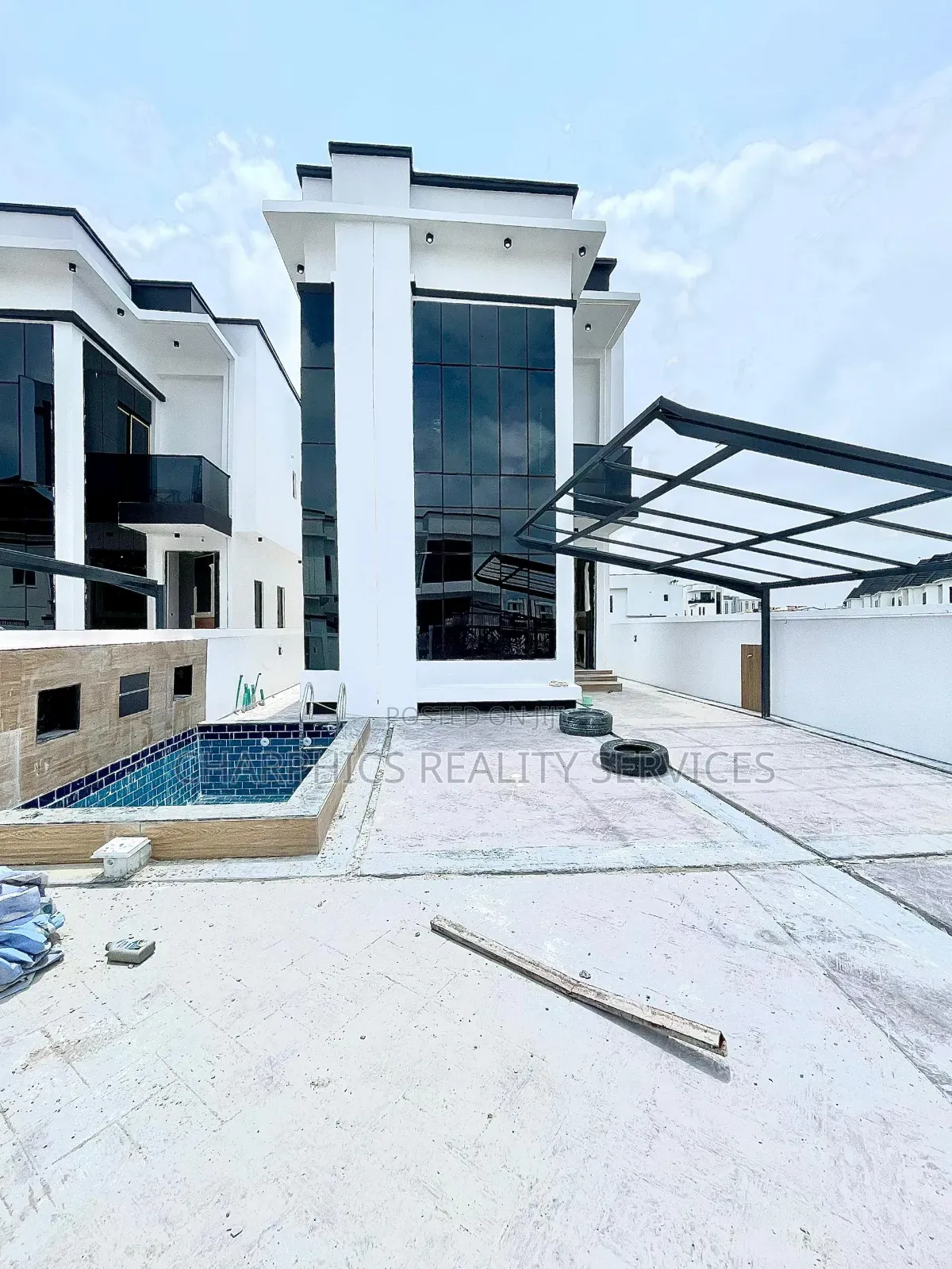 5bdrm Duplex in Lekki Phase 2 for sale in Lekki Phase 2