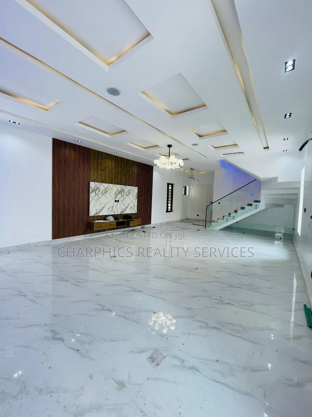 5bdrm Duplex in Lekki Phase 2 for sale in Lekki Phase 2