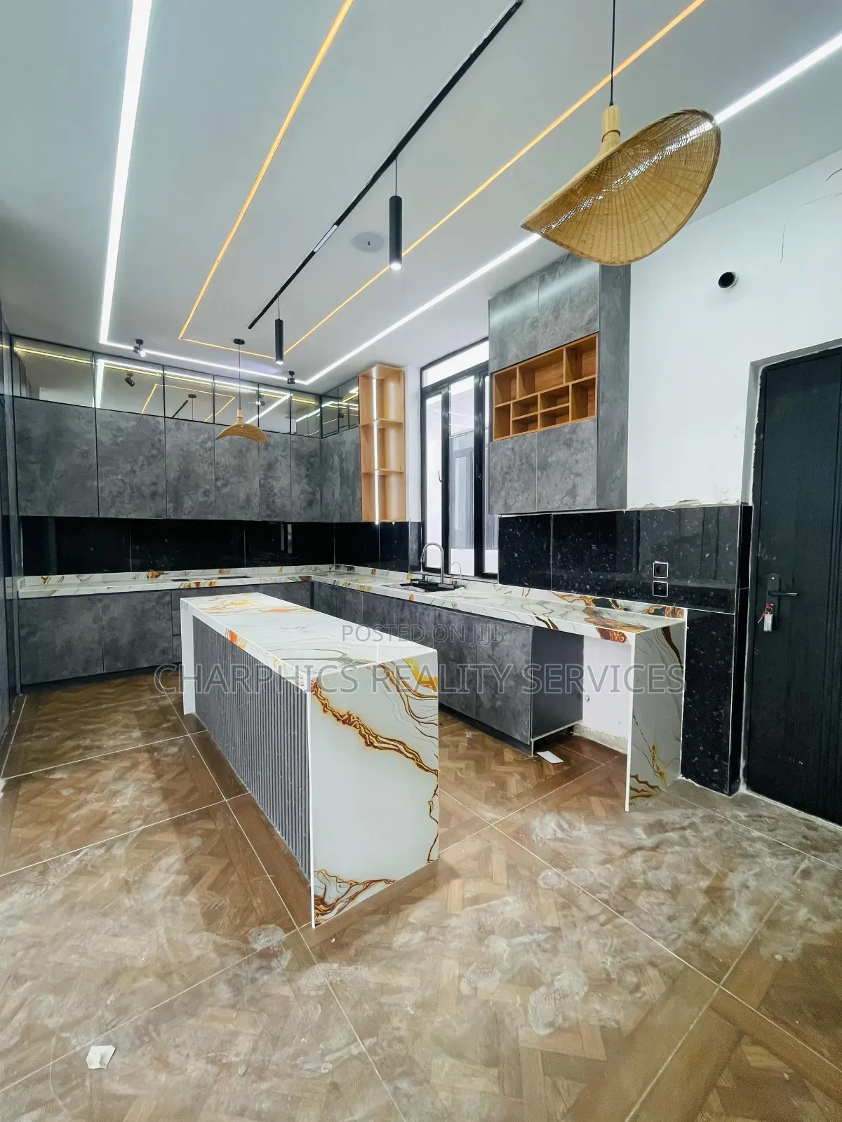 5bdrm Duplex in Lekki Phase 2 for sale in Lekki Phase 2