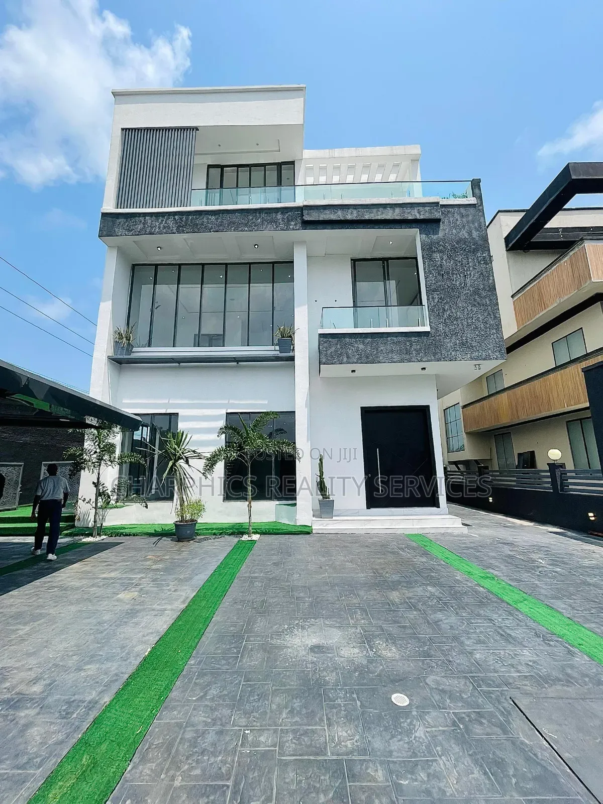 5bdrm Duplex in Osapa london for sale in Osapa london
