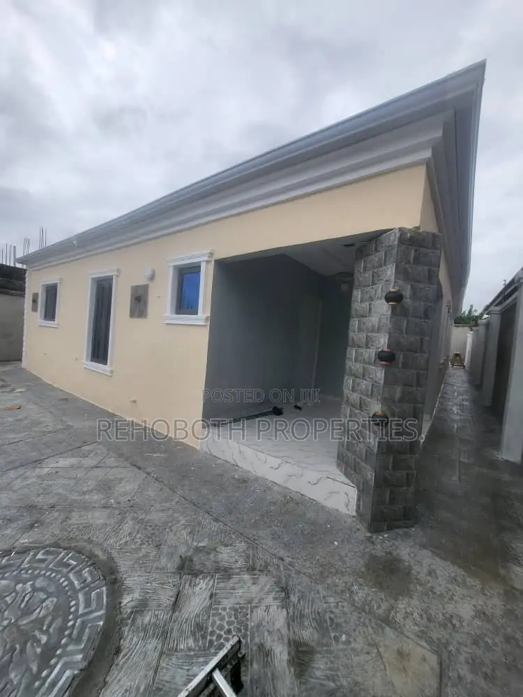 4bdrm Bungalow in Behind Elebu Health, Ibadan for sale in Ibadan