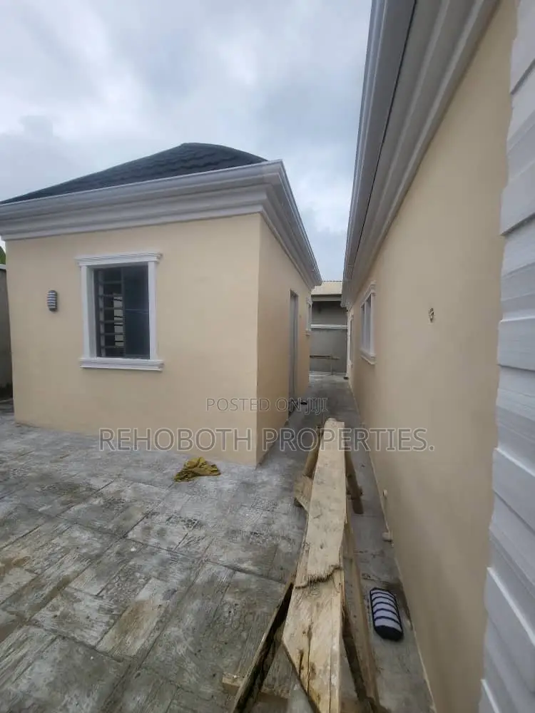 4bdrm Bungalow in Behind Elebu Health, Ibadan for sale in Ibadan