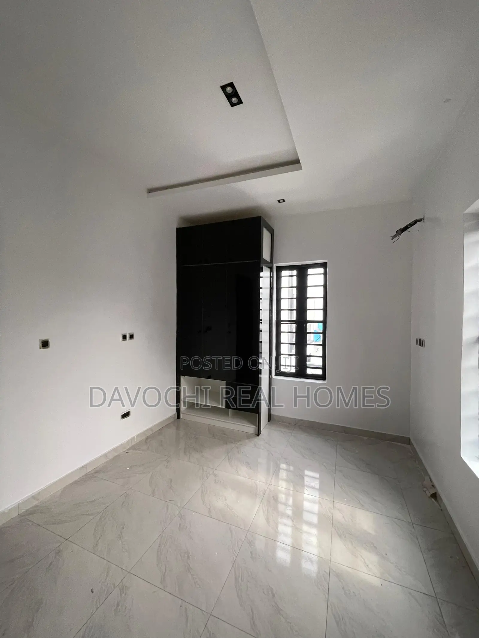 Luxurious 5 Bedroom Fully Detached Duplex for Sale in Lekki Phase 2