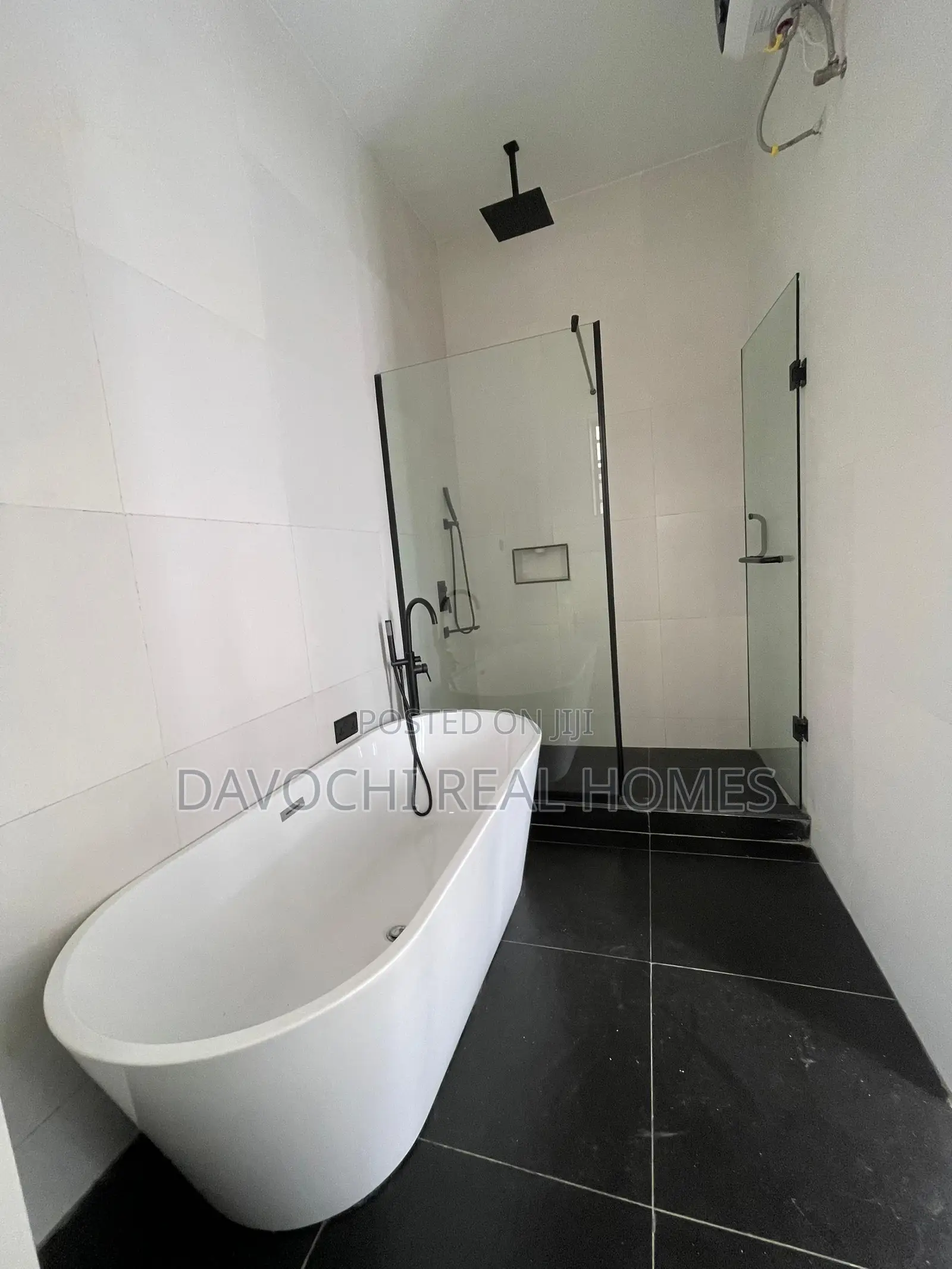 Luxurious 5 Bedroom Fully Detached Duplex for Sale in Lekki Phase 2