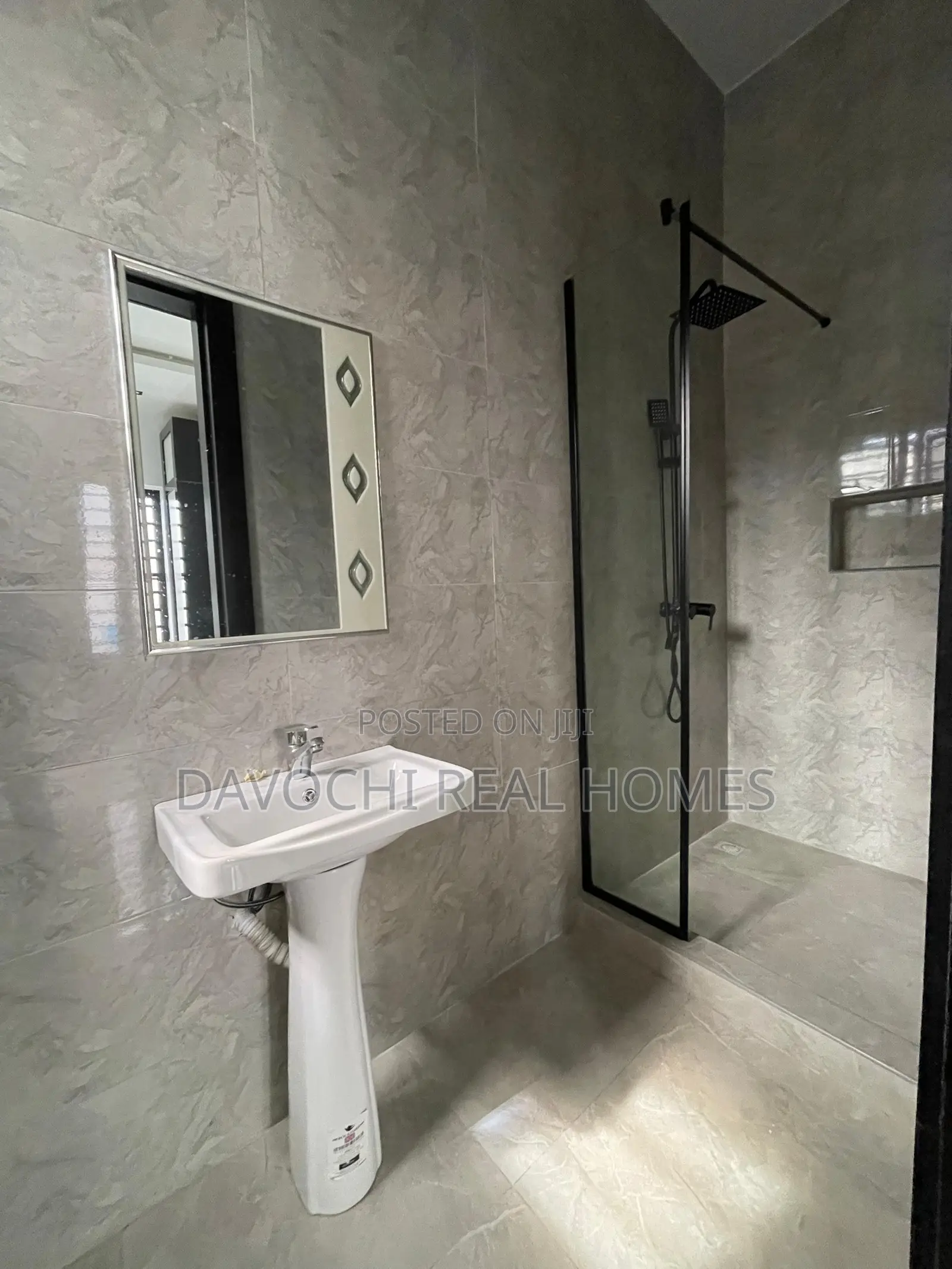 Luxurious 5 Bedroom Fully Detached Duplex for Sale in Lekki Phase 2