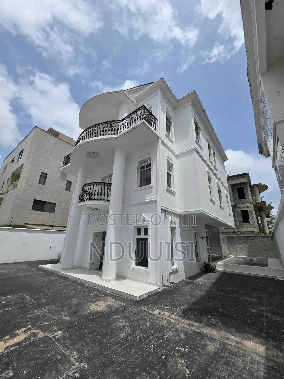 4bdrm Duplex in Banana Island for sale in Banana Island
