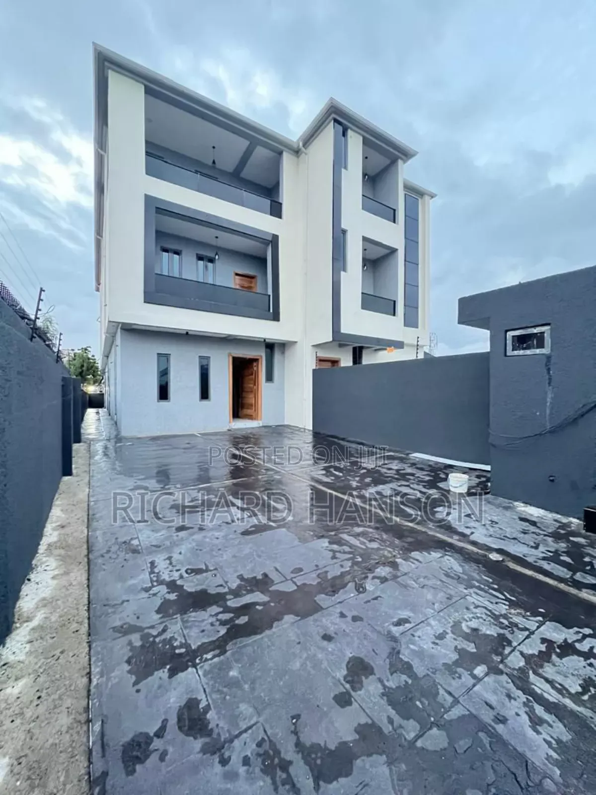 5bdrm Duplex in Inside Lekki Phase 1 for sale in Lekki Phase 1