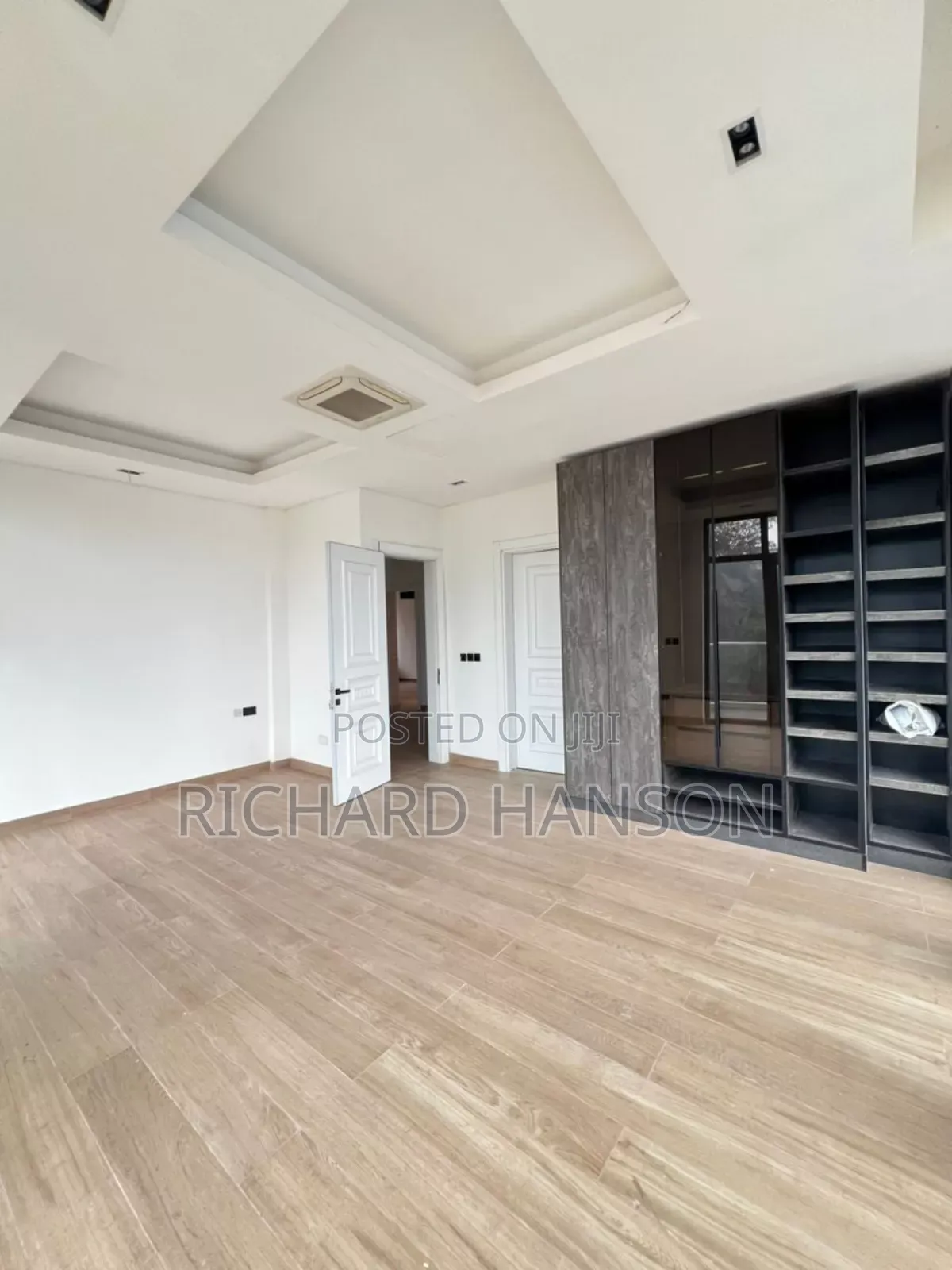 3bdrm Apartment in Inside Banana Island for sale in Banana Island