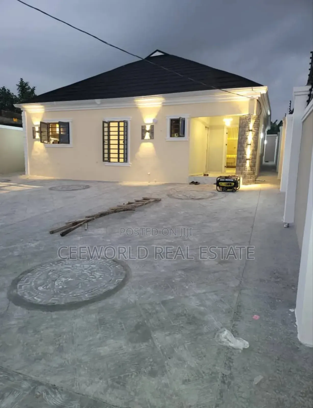 4bdrm Bungalow in Health Center. Elebu, Akala Express for sale in Akala Express