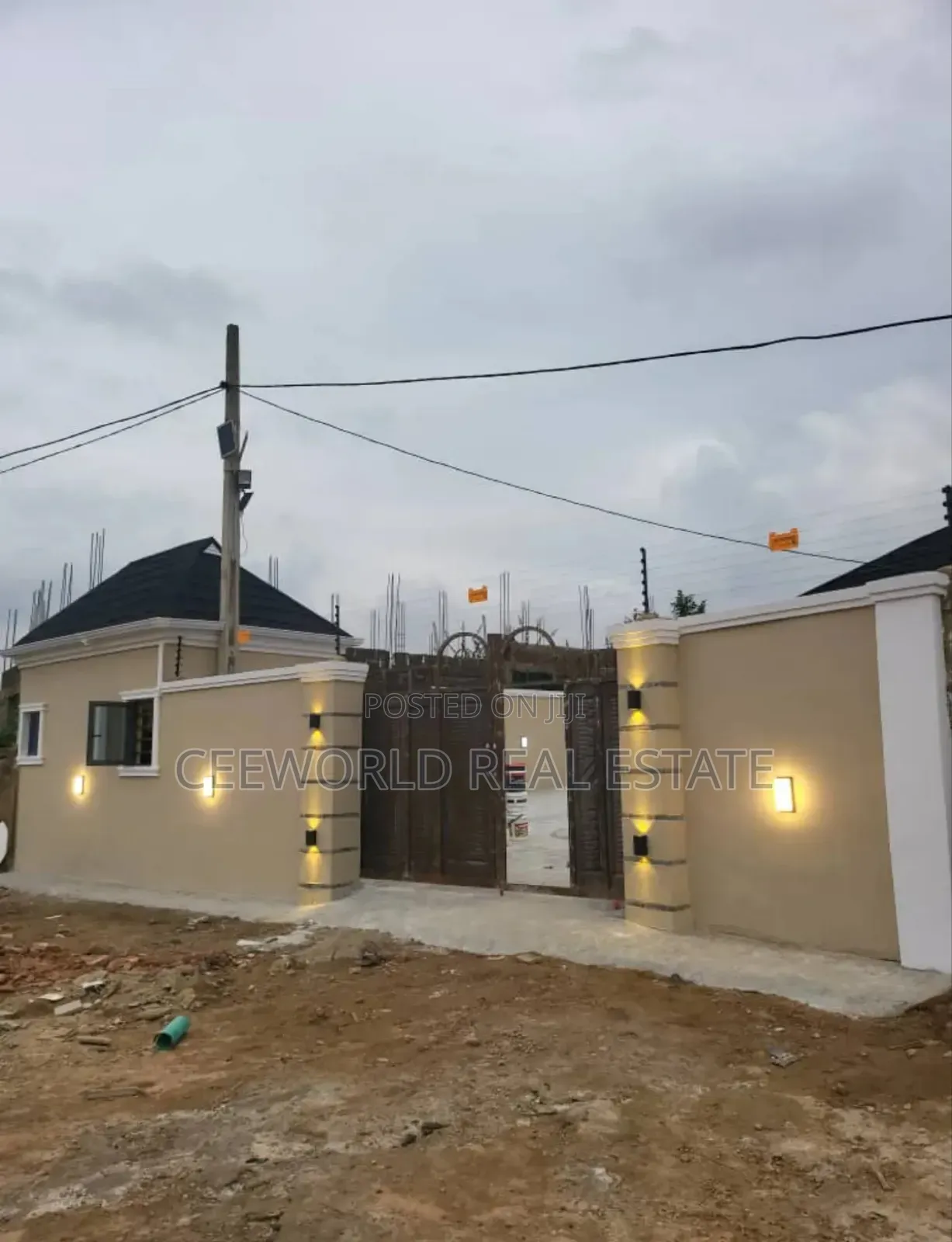 4bdrm Bungalow in Health Center. Elebu, Akala Express for sale in Akala Express