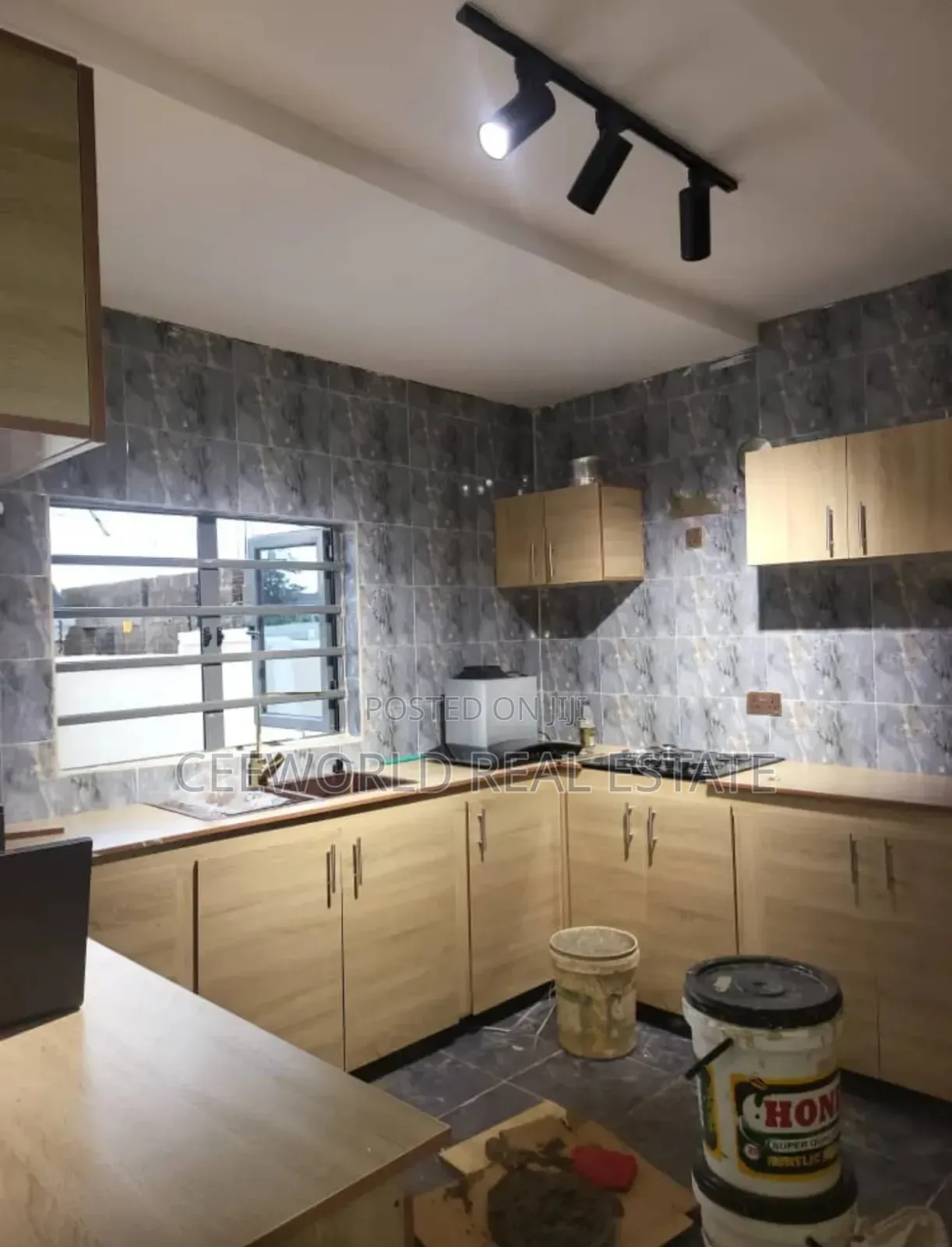 4bdrm Bungalow in Health Center. Elebu, Akala Express for sale in Akala Express