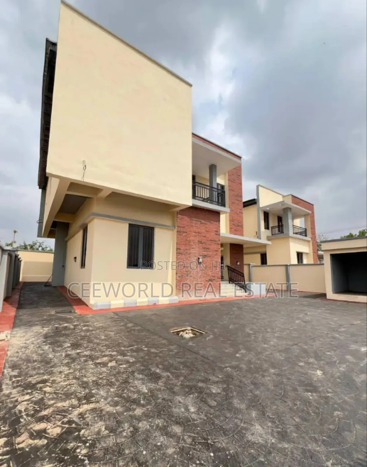 3bdrm Duplex in Oluyole Estate for sale in Oluyole Estate