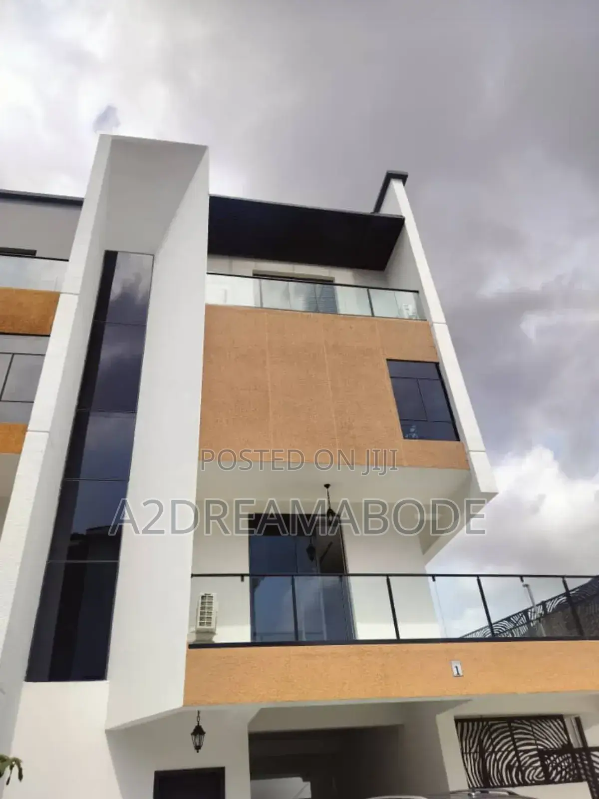 4bdrm Duplex in Shonibare, Ikeja for sale in Ikeja