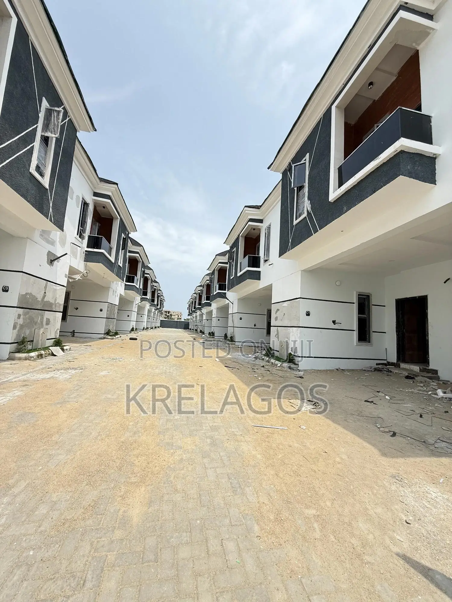 3bdrm Duplex in Off Lekki-Epe Expressway for sale in Off Lekki-Epe Expressway