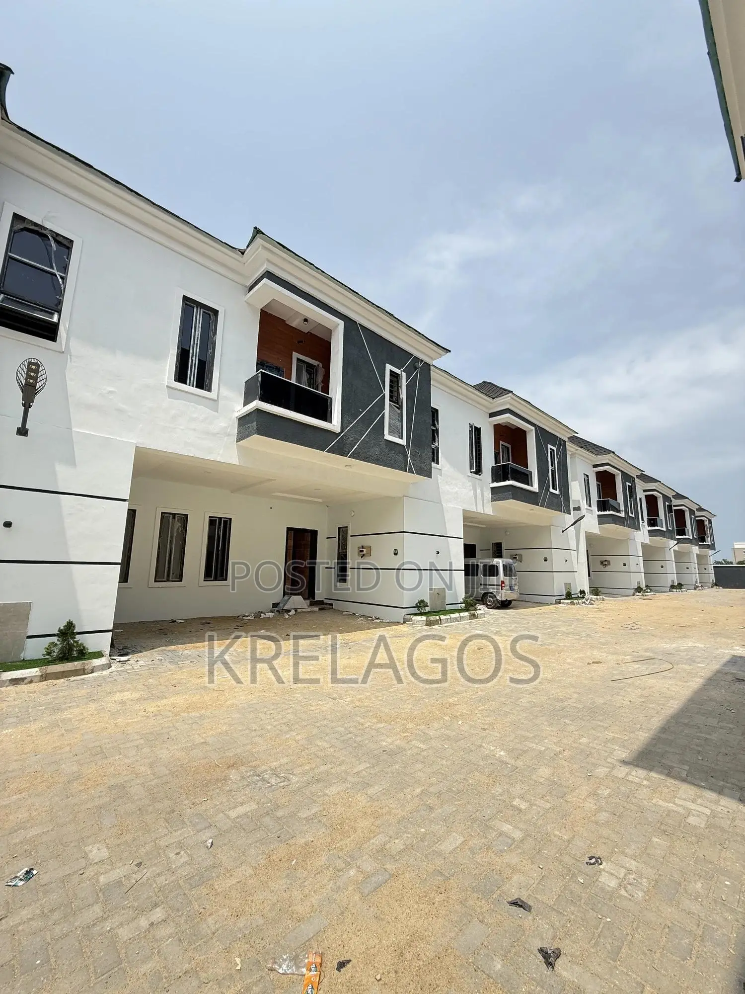 4bdrm Duplex in Off Lekki-Epe Expressway for sale in Off Lekki-Epe Expressway