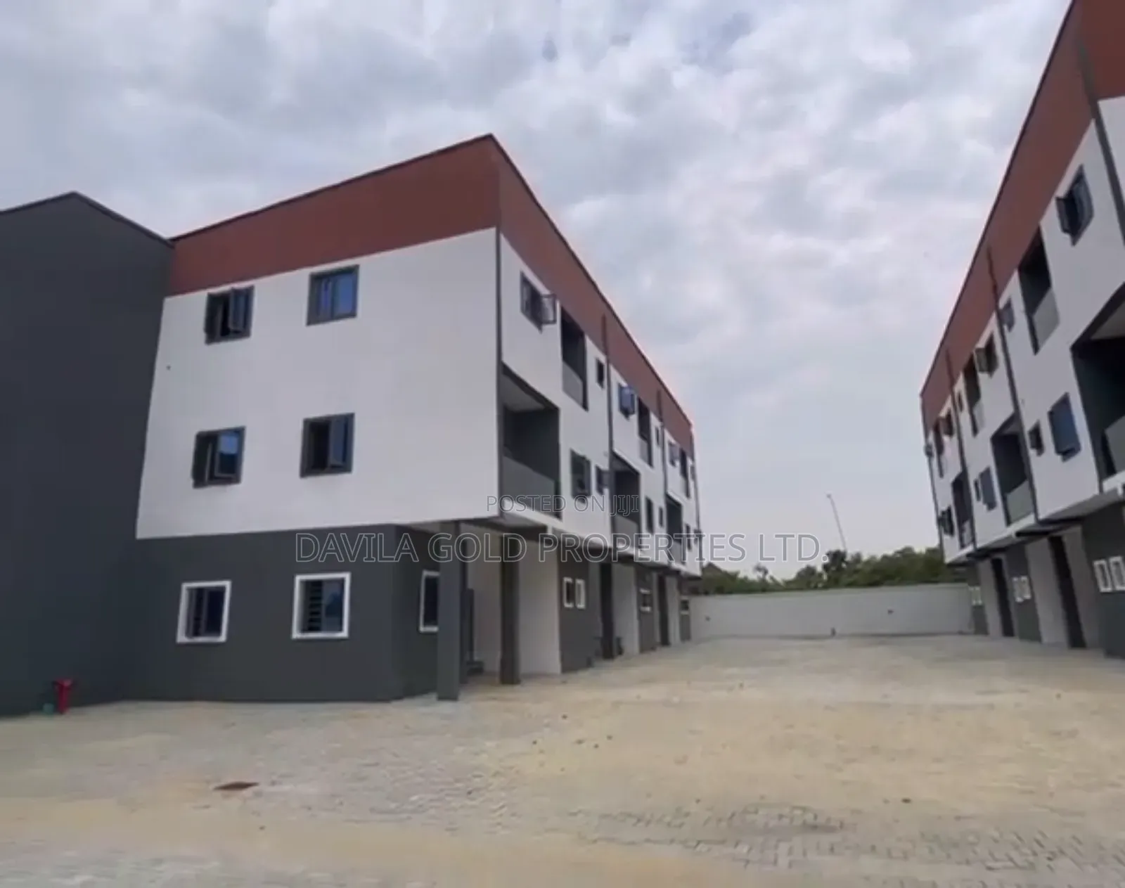 20bdrm Apartment in Lekki for sale in Lekki
