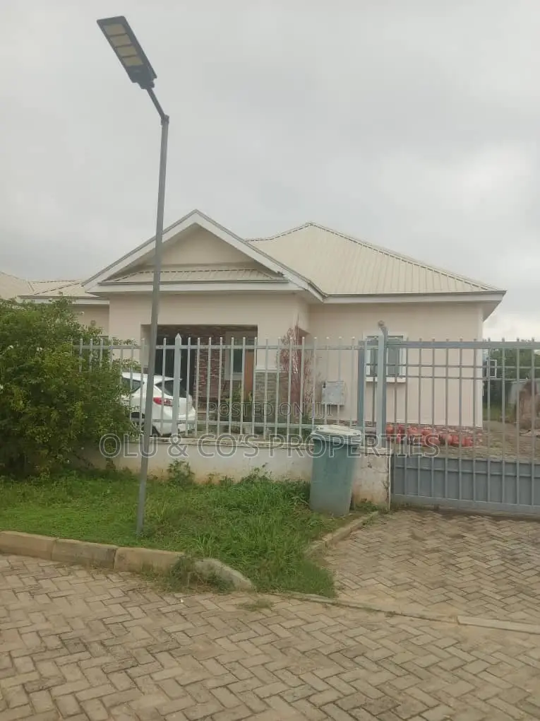 3bdrm Bungalow in Von Garden City, Lugbe District for sale in Lugbe District