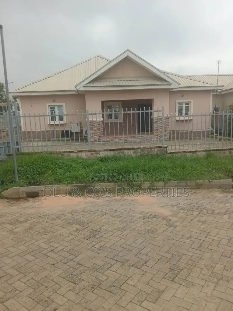 3bdrm Bungalow in Von Garden City, Lugbe District for sale in Lugbe District