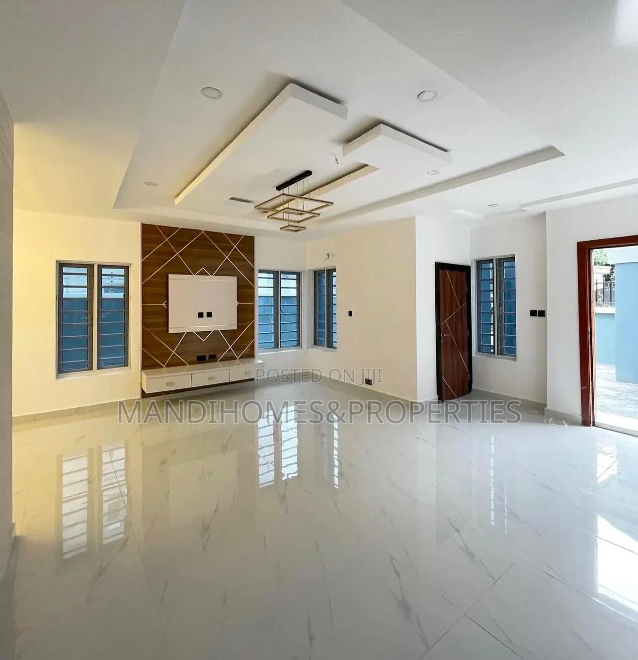 5bdrm Duplex in Ikate for sale in Ikate
