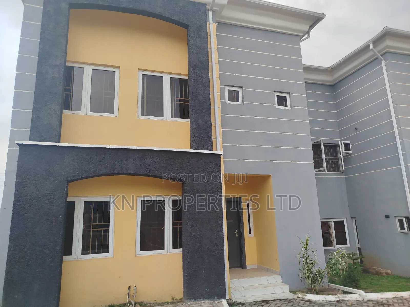 4bdrm Duplex in Durumi for sale in Durumi