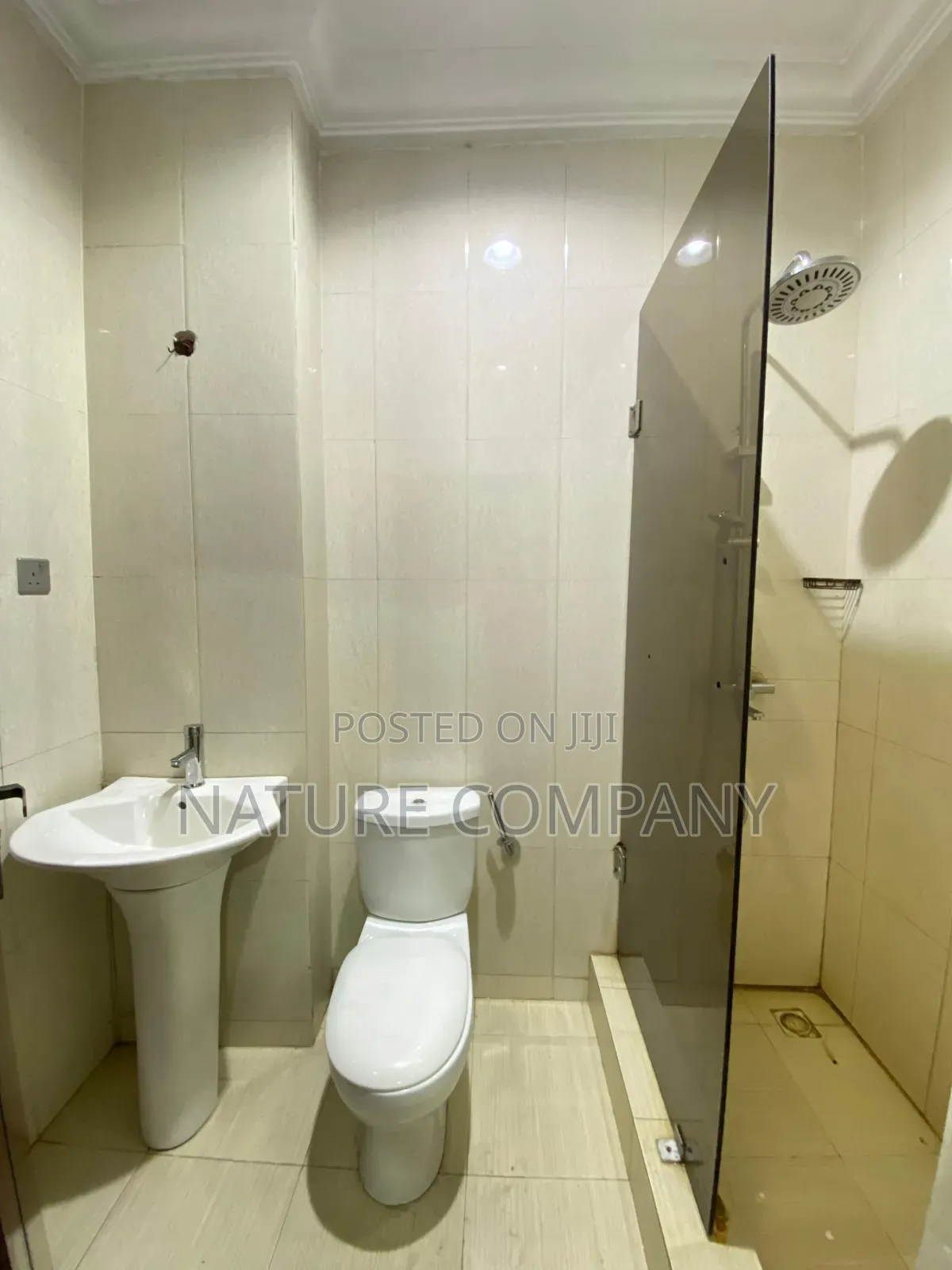 3bdrm Block of Flats in Chevron Drive Estate for rent in Chevron