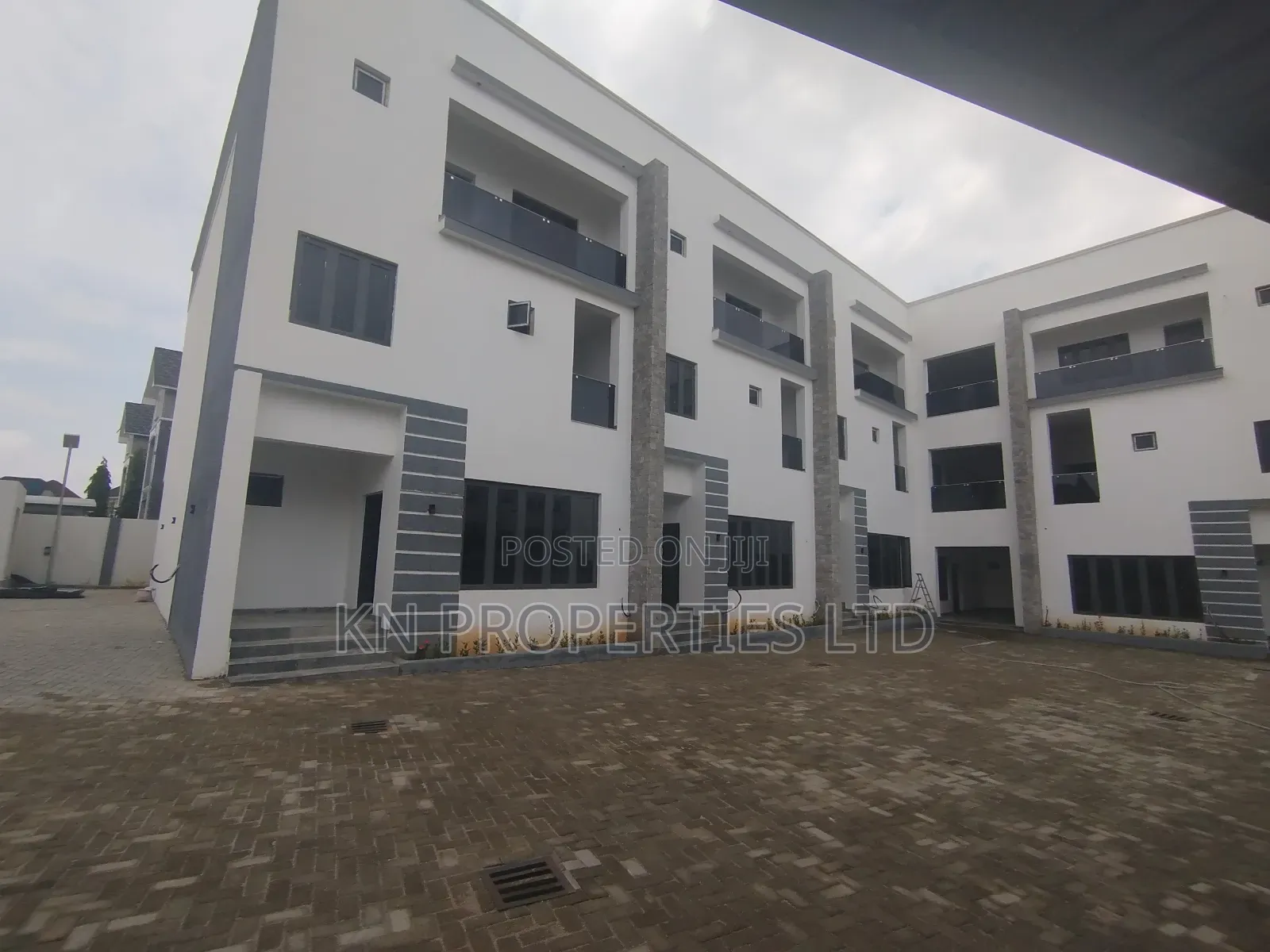 4bdrm Townhouse / Terrace in Durumi for rent in Durumi