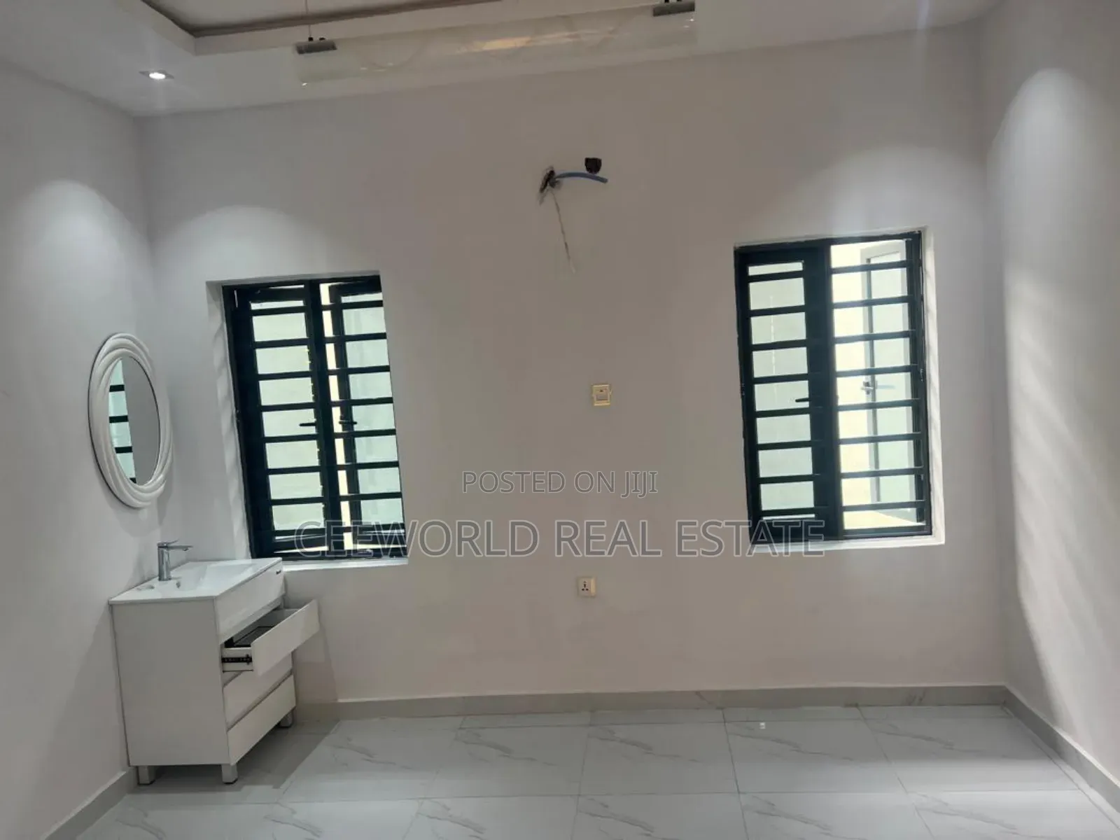 5bdrm Duplex in Oluyole Estate, Blue for sale in Oluyole Estate