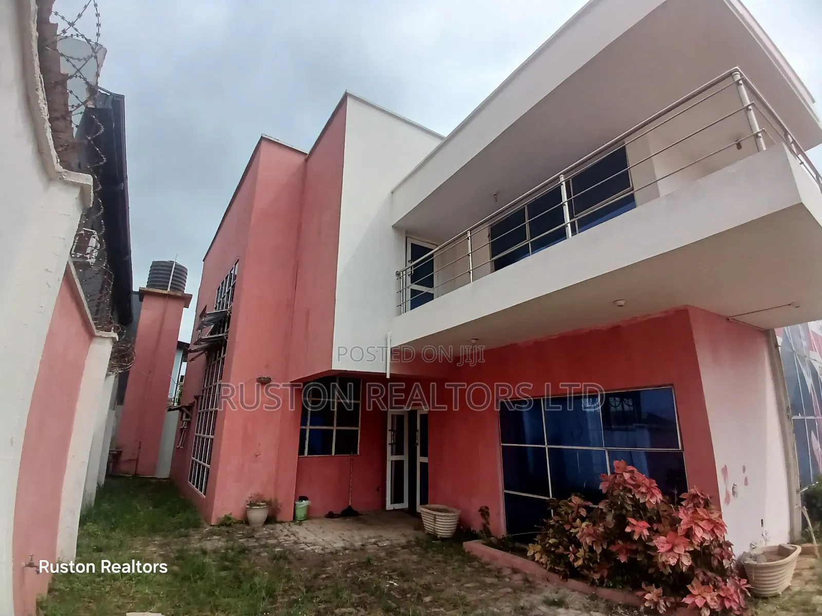 6 Bedroom / Office Commercial Building in Ibadan