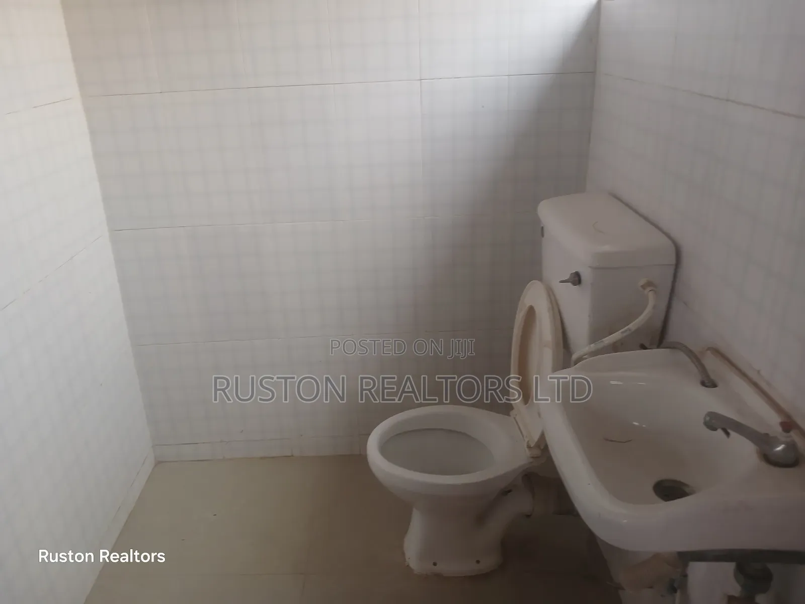6 Bedroom / Office Commercial Building in Ibadan
