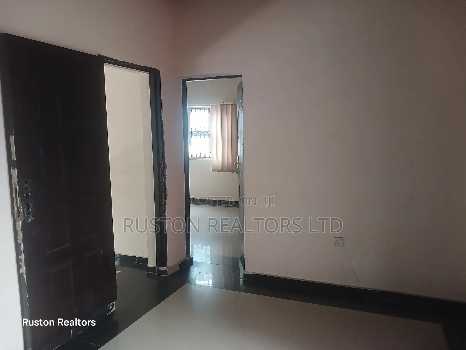 6 Bedroom / Office Commercial Building in Ibadan