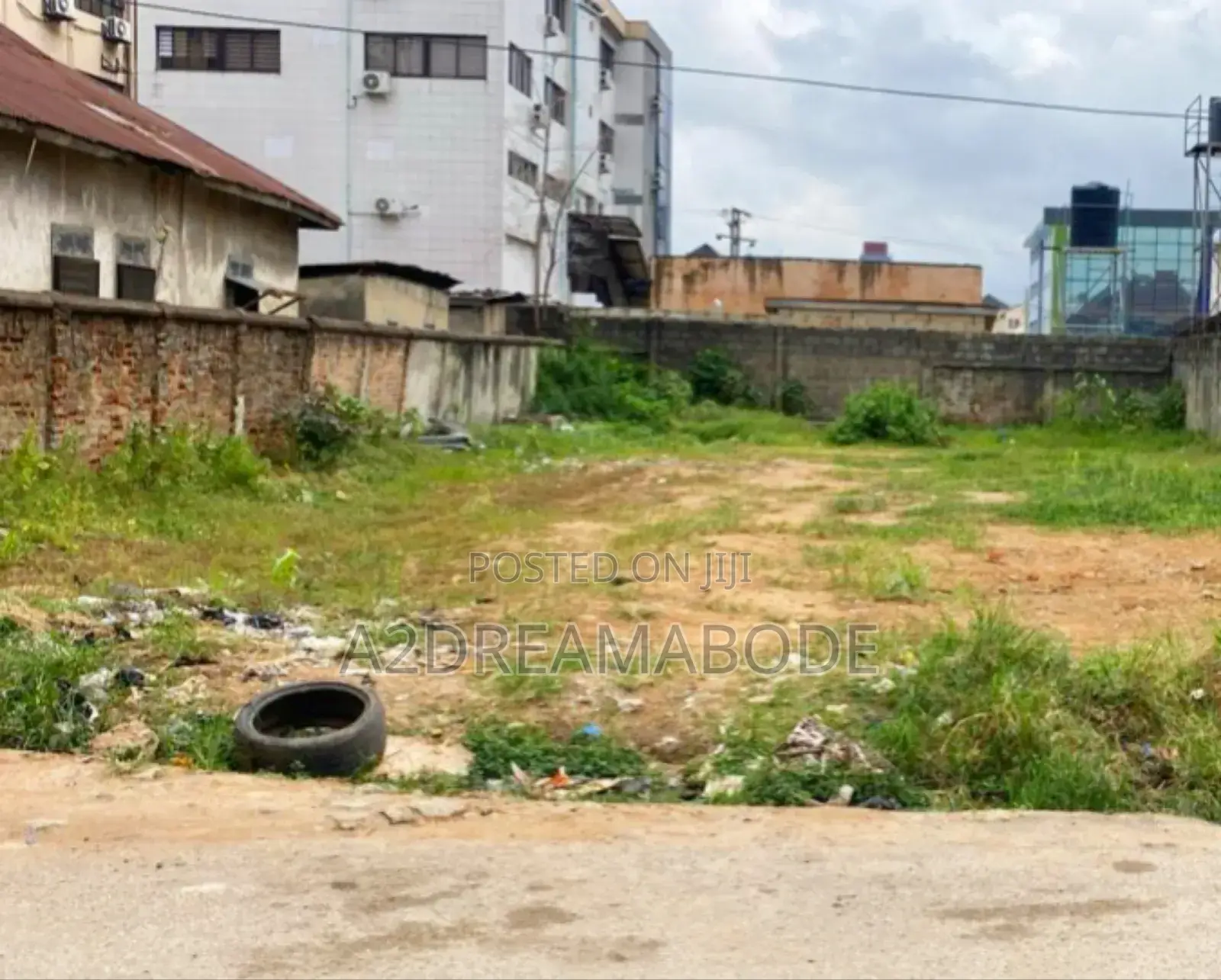 Nice Terrain Land in Yaba