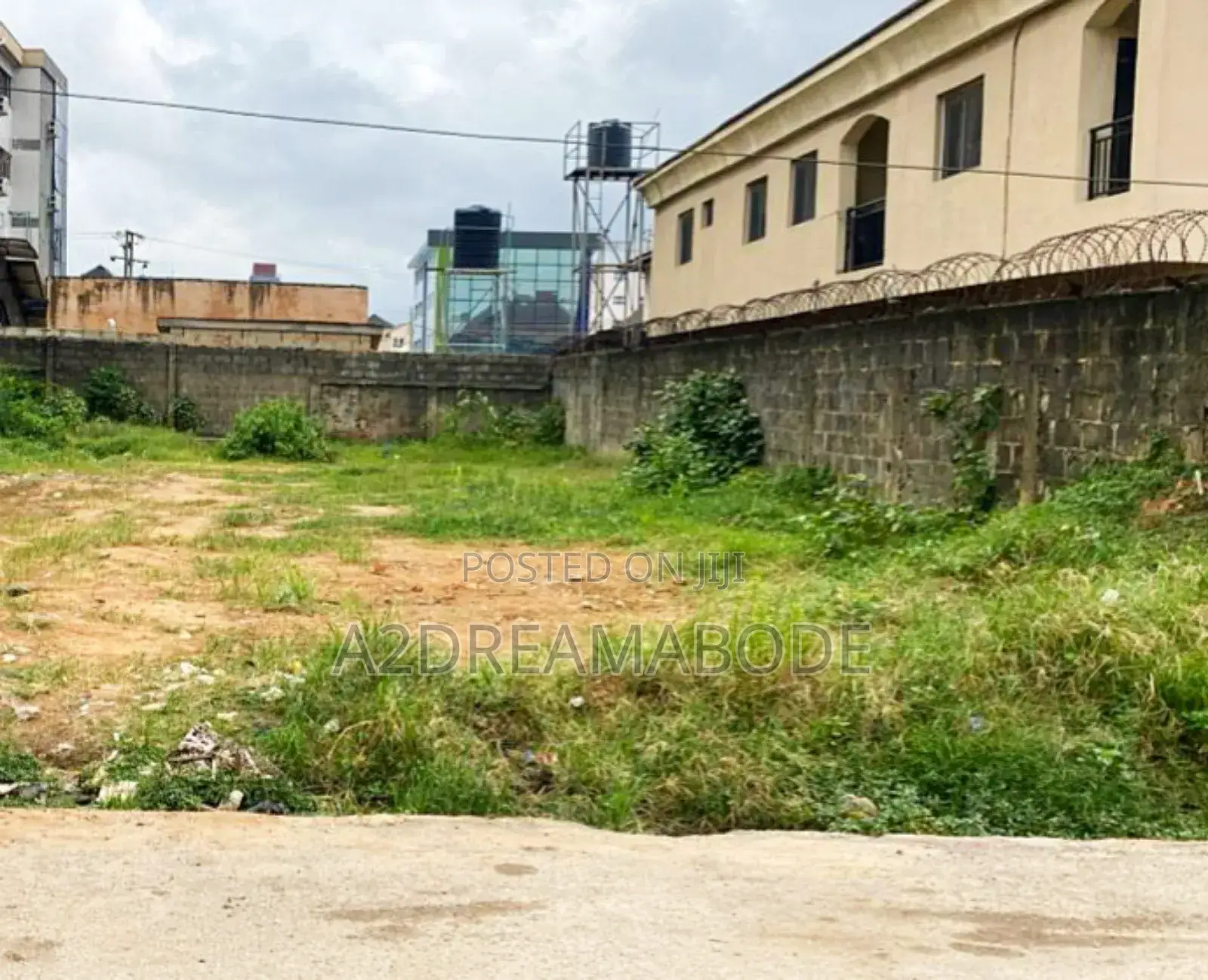 Nice Terrain Land in Yaba